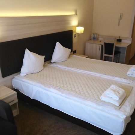 Spa Hotel Gloria Пшемишъл Екстериор снимка