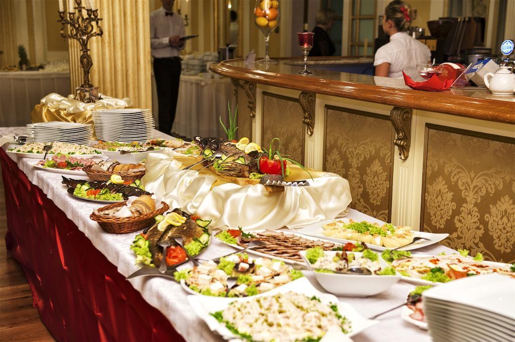 Spa Hotel Gloria Пшемишъл Екстериор снимка