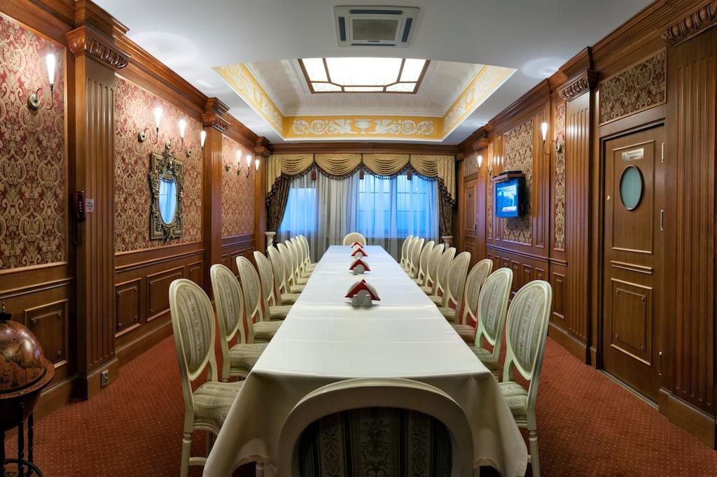 Spa Hotel Gloria Пшемишъл Екстериор снимка