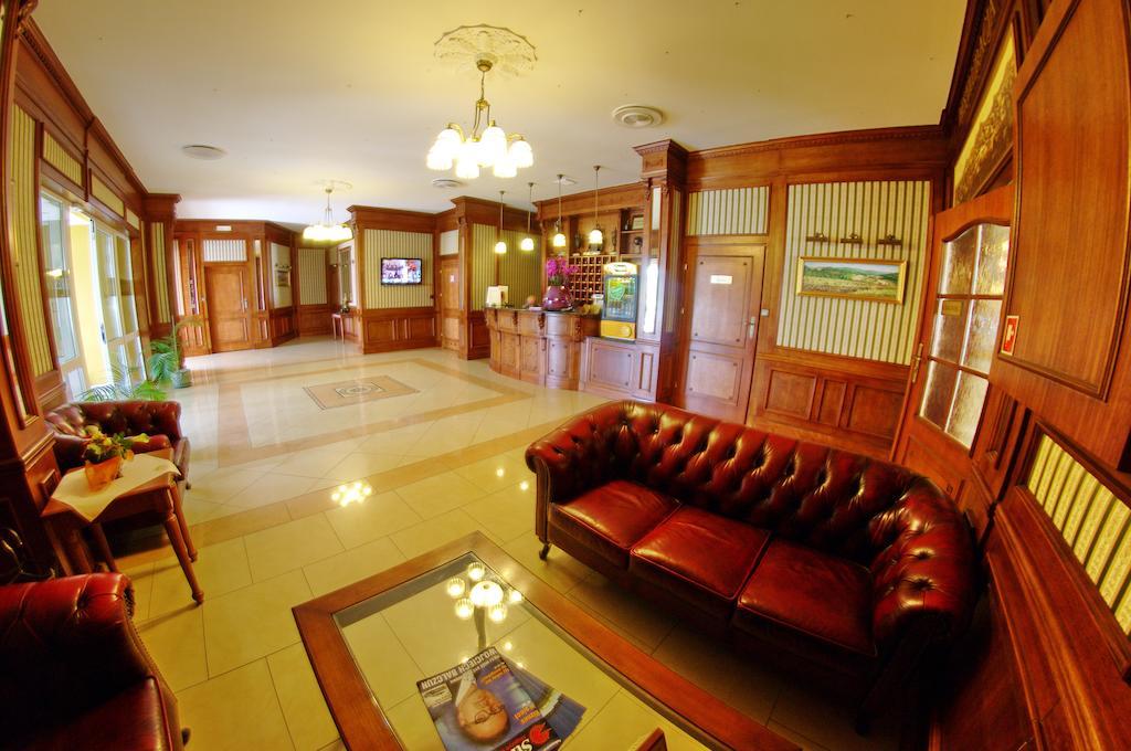 Spa Hotel Gloria Пшемишъл Екстериор снимка