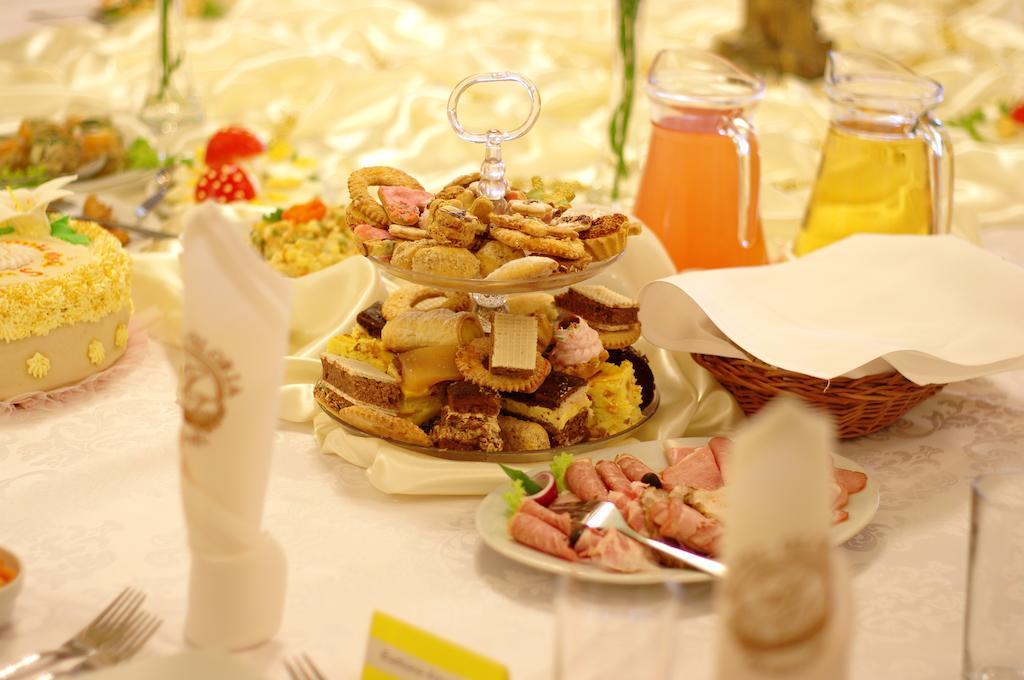 Spa Hotel Gloria Пшемишъл Екстериор снимка