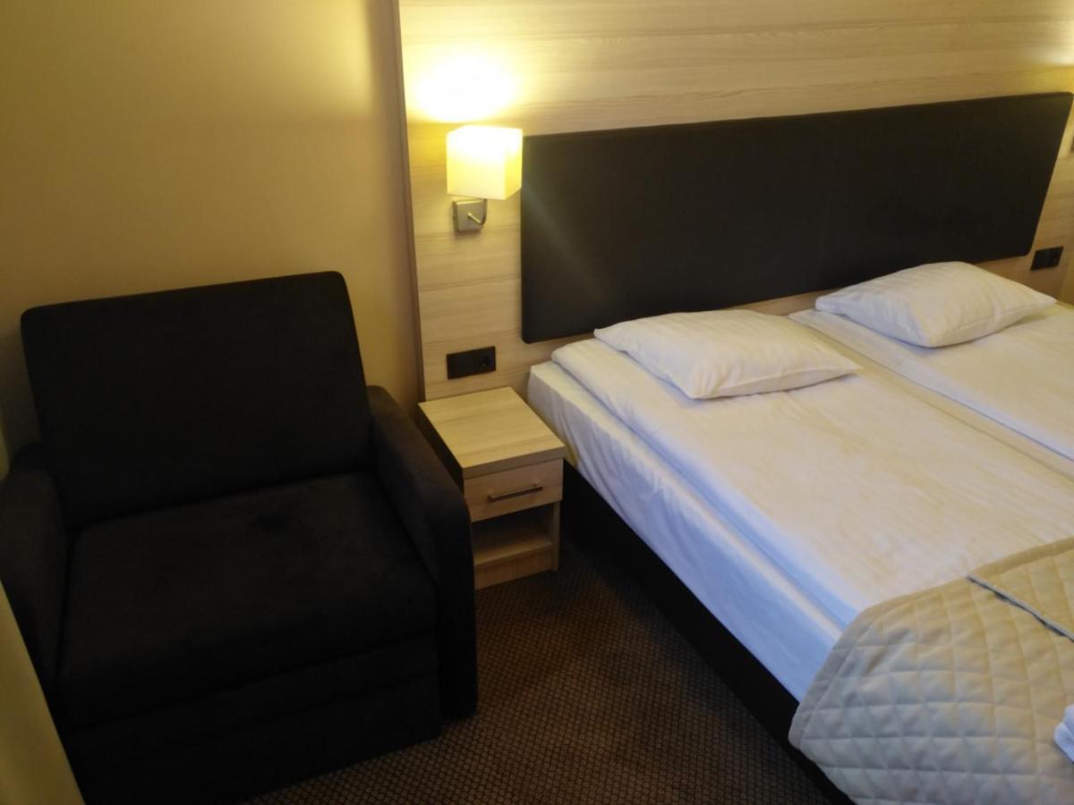Spa Hotel Gloria Пшемишъл Екстериор снимка