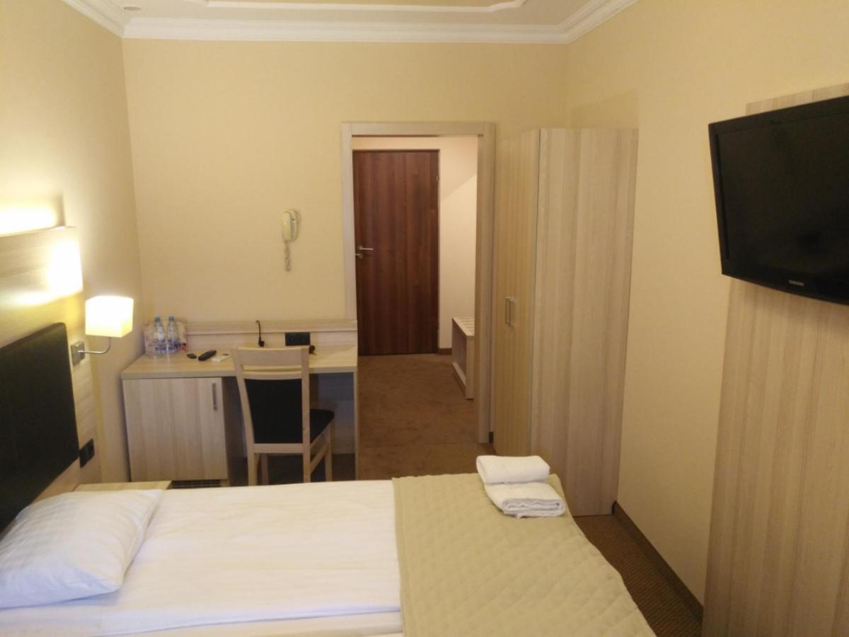 Spa Hotel Gloria Пшемишъл Екстериор снимка