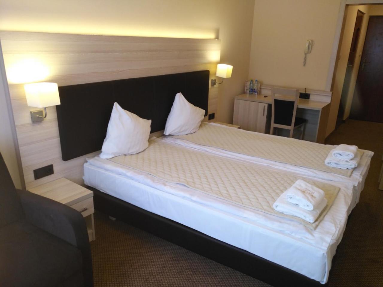 Spa Hotel Gloria Пшемишъл Екстериор снимка