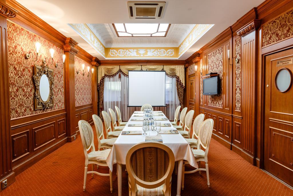 Spa Hotel Gloria Пшемишъл Екстериор снимка