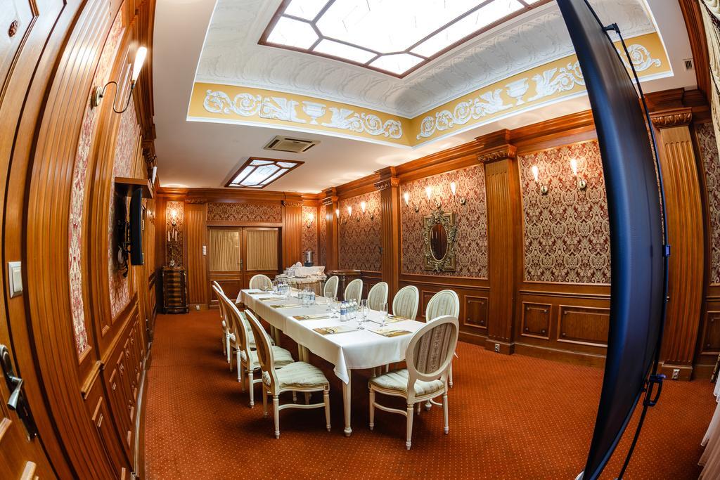 Spa Hotel Gloria Пшемишъл Екстериор снимка