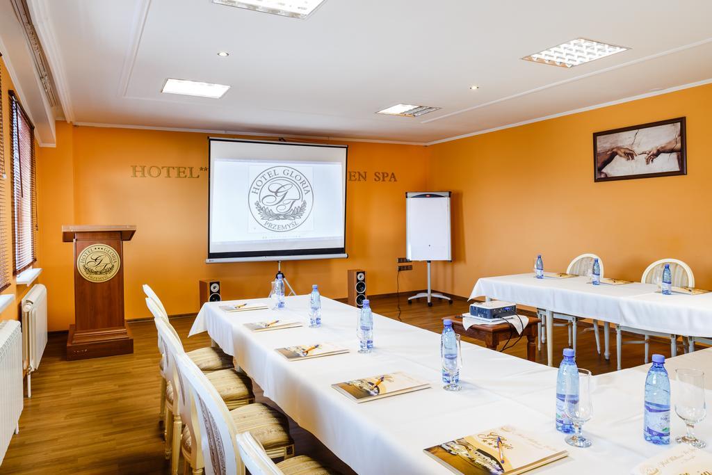 Spa Hotel Gloria Пшемишъл Екстериор снимка